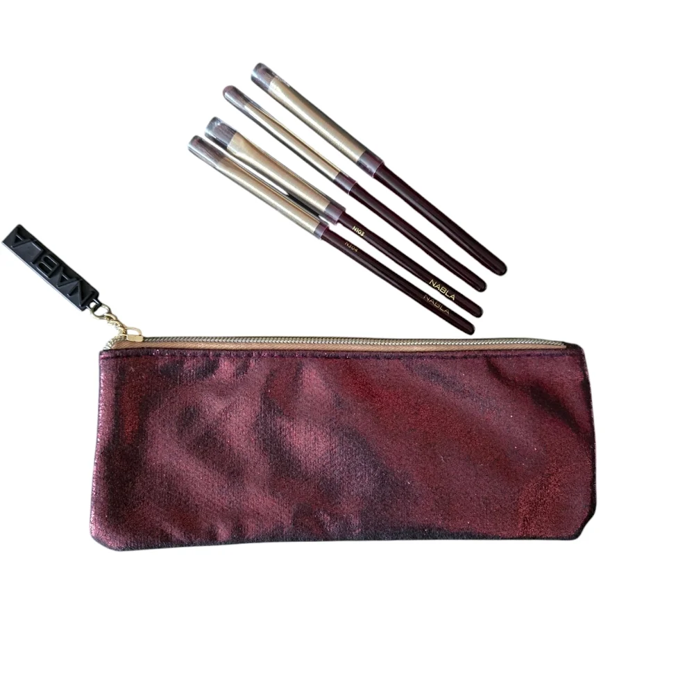 4 Nabla eyeshadow brushes and bag